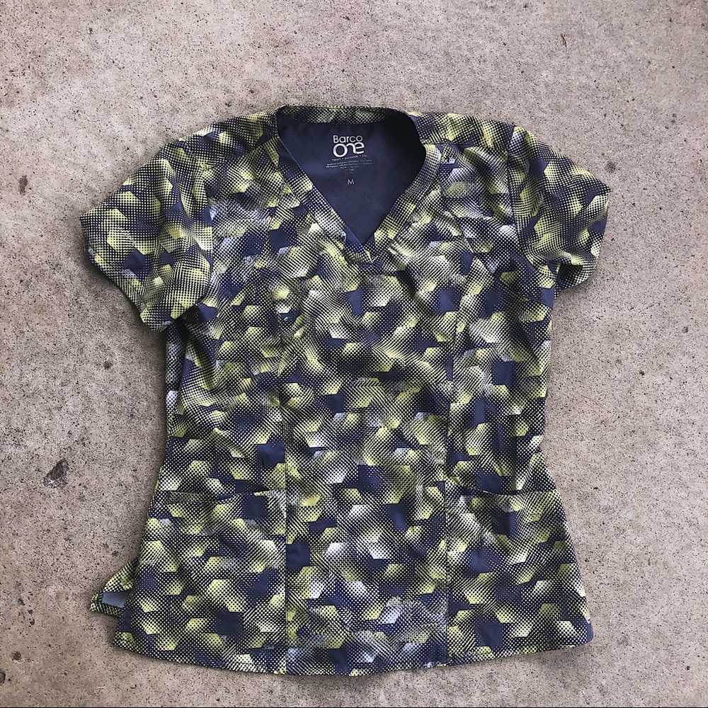 Barco One scrub top // medium